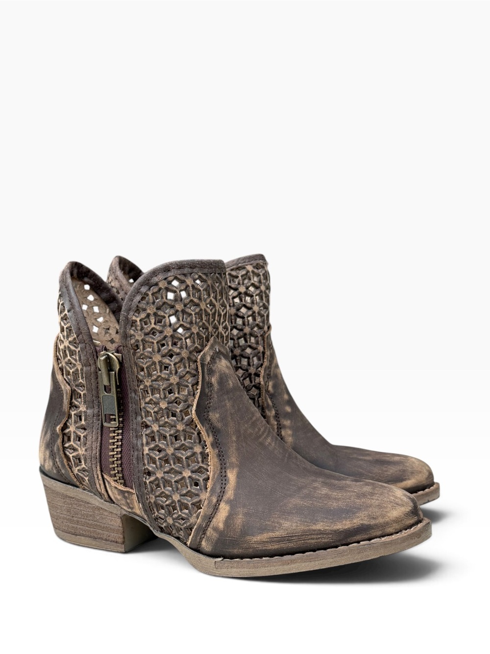 Circle G by Corral Ladies Brown Cutout Distres Shortie Ankle Boots Q5019 size 6